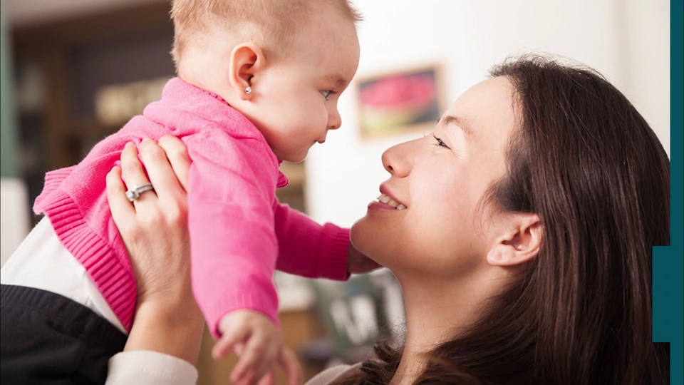 Live mommy. Он она и младенец. Maternal and child Health. Mother holding Baby. Mother is profile pictures.